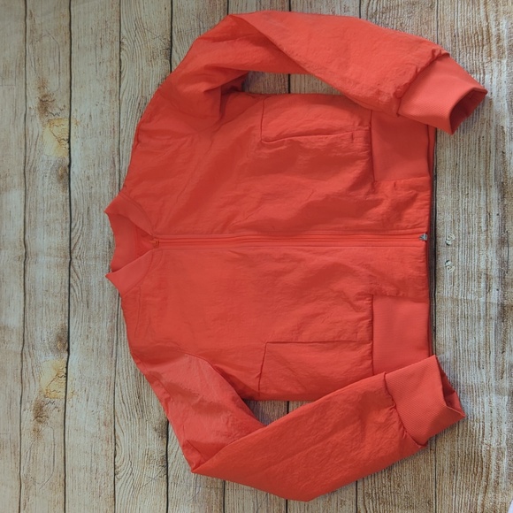 Lululemon Size 4 Reversible Non-Stop Bomber Jacket - Picture 6 of 8